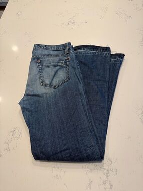 Joe Jeans Men’s Classic Medium Wash SlIm Straight Leg Jeans